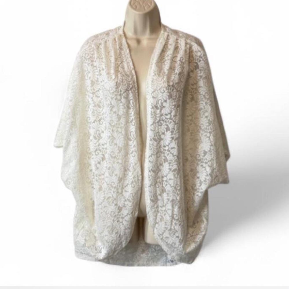 Ivory Lace‎ Kimono
